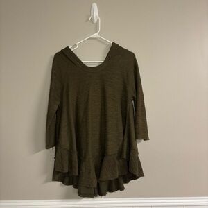 An M medium Chic Olive Green Tunic Top 3/4 sleeves with hood